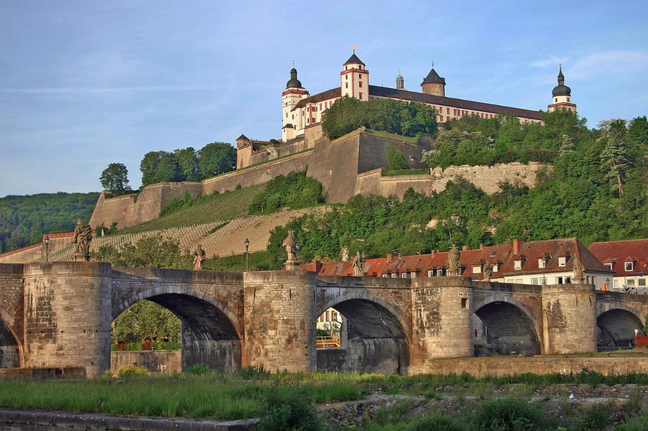 ➤Private Room - Heart Of Downtown With Terrace Würzburg Exterior foto
